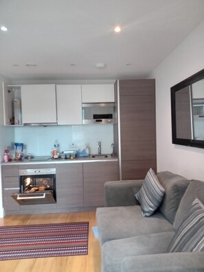 Apartment | Living area | TV - Grove Park Cozy Apartment in London (London)