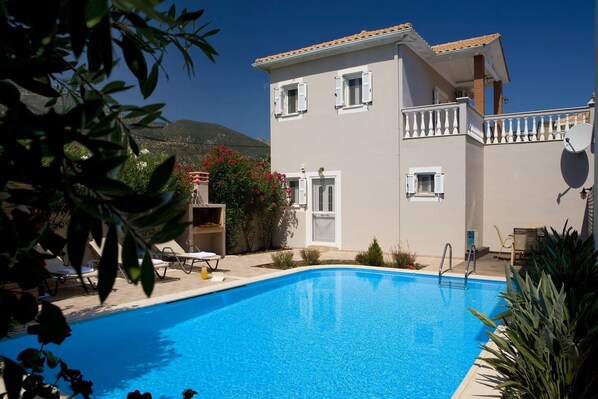 Villa | Pool | Indoor pool - Stunning 2-bed House in Lefkas (Lefkada)