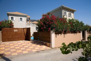Villa | Property grounds - Stunning 2-bed House in Lefkas (Lefkada)