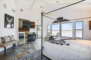 6 bedrooms, iron/ironing board, Internet, bed sheets