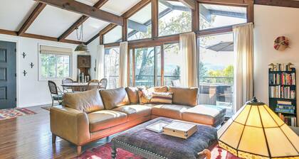 Cozy Mtn-View Chalet < 2 Mi to Windham Slopes