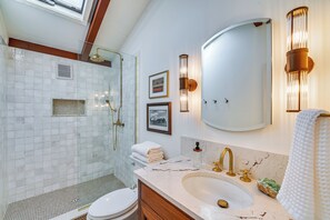 Hair dryer, towels - Cozy Mtn-View Chalet < 2 Mi to Windham Slopes (Windham)
