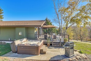 Terrace/patio - Cozy Mtn-View Chalet < 2 Mi to Windham Slopes (Windham)