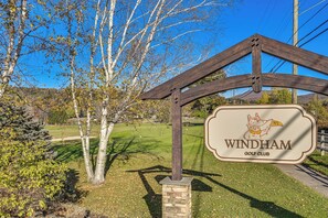 Property grounds - Cozy Mtn-View Chalet < 2 Mi to Windham Slopes (Windham)
