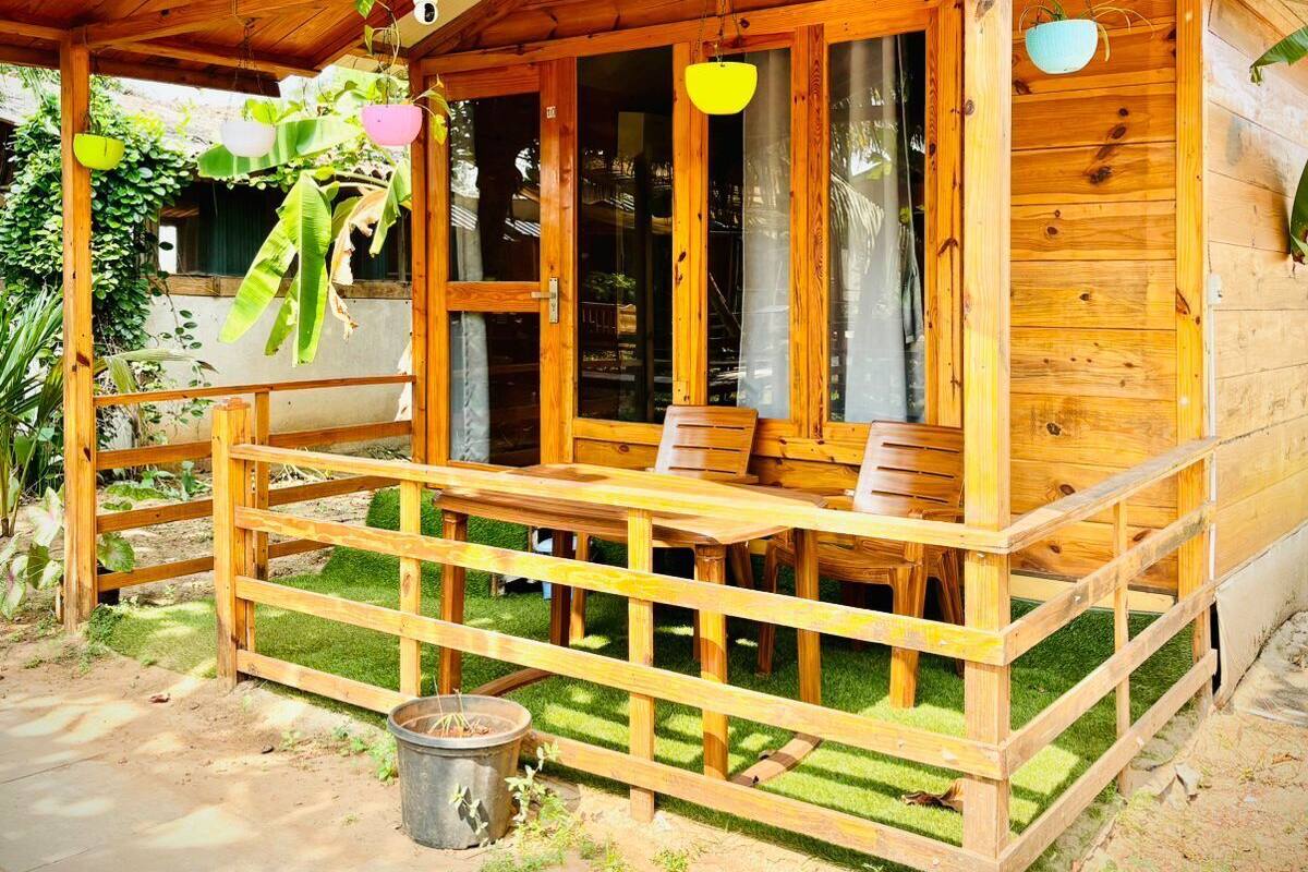 Casa de campo estándar, balcón, vista a la playa | 1 habitación y espacio para trabajar con laptop