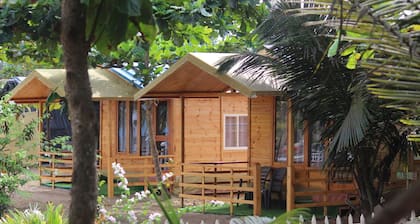 Basho Beach Huts & Cafe