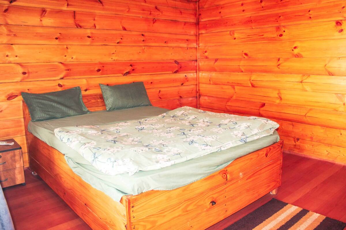 1 habitación y espacio para trabajar con laptop