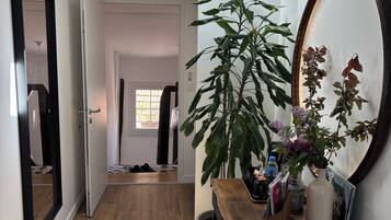 Comfort-Zimmer | Verdunkelungsvorhänge, schallisolierte Zimmer, kostenloses WLAN