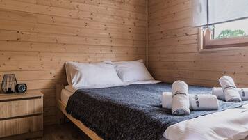 2 bedrooms, WiFi (free), bed sheets