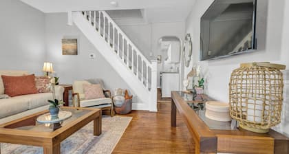 Beaver Street Retreat: Charming 2-bedroom townhome