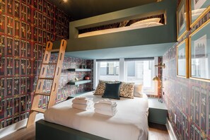 4 室のベッドルーム、デスク、アイロン / アイロン台、WiFi (無料)