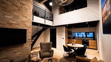Apartamento superluxo, varanda | Área de estar | TV
