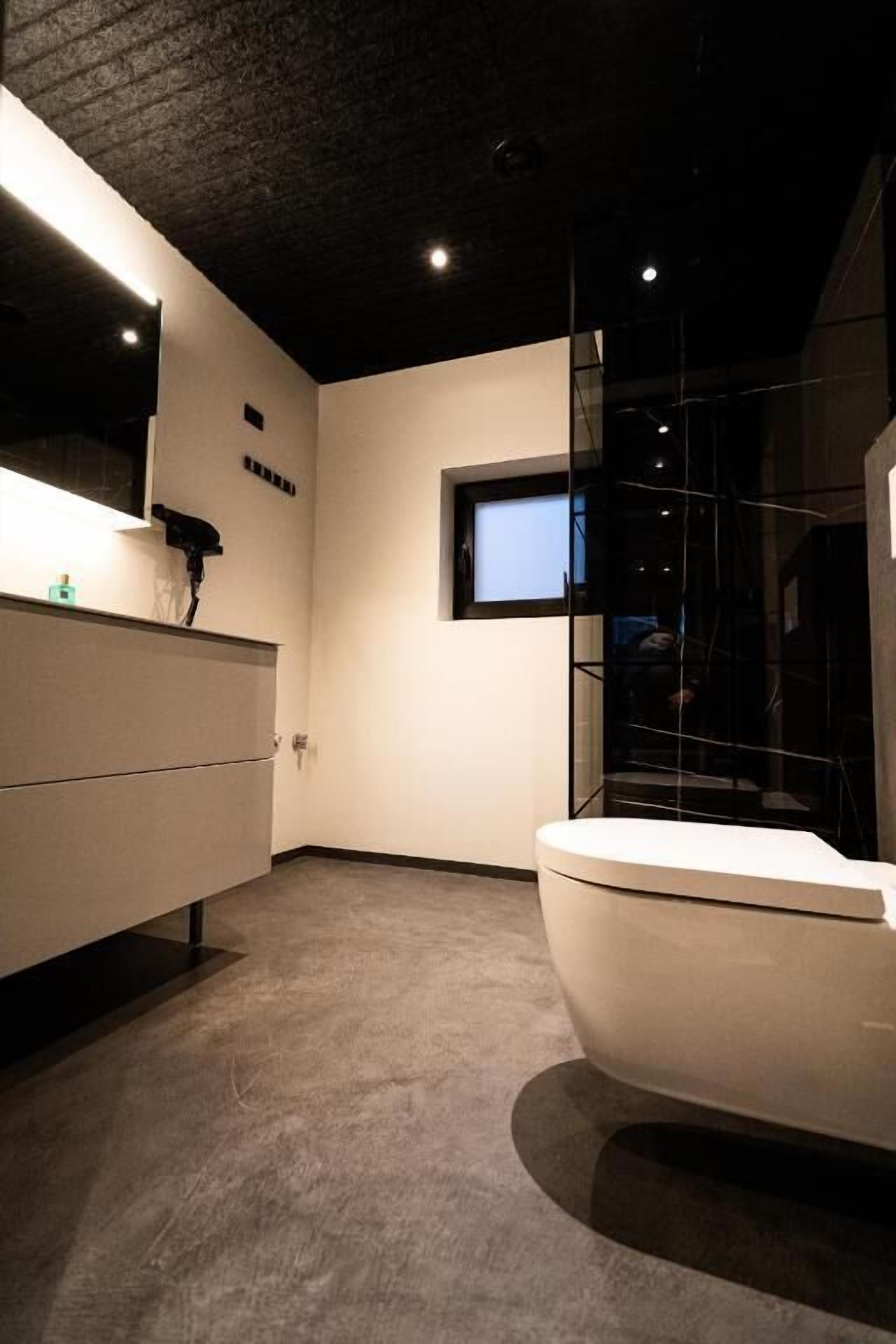 Luksushuoneisto, patio | Kylpyhuone