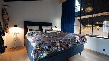 Luxury-Apartment, Terrasse | 1 Schlafzimmer, Bügeleisen/Bügelbrett, kostenloses WLAN