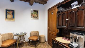 Petit déjeuner complet compris tous les jours