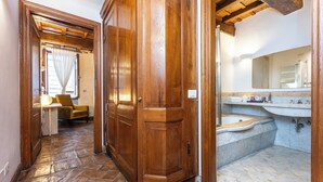 Suite 3 | 1 yatak odası, odada kasa, ses yalıtımı, ütü/ütü masası