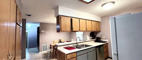 Micro-ondes, four, plaque de cuisson, lave-vaisselle