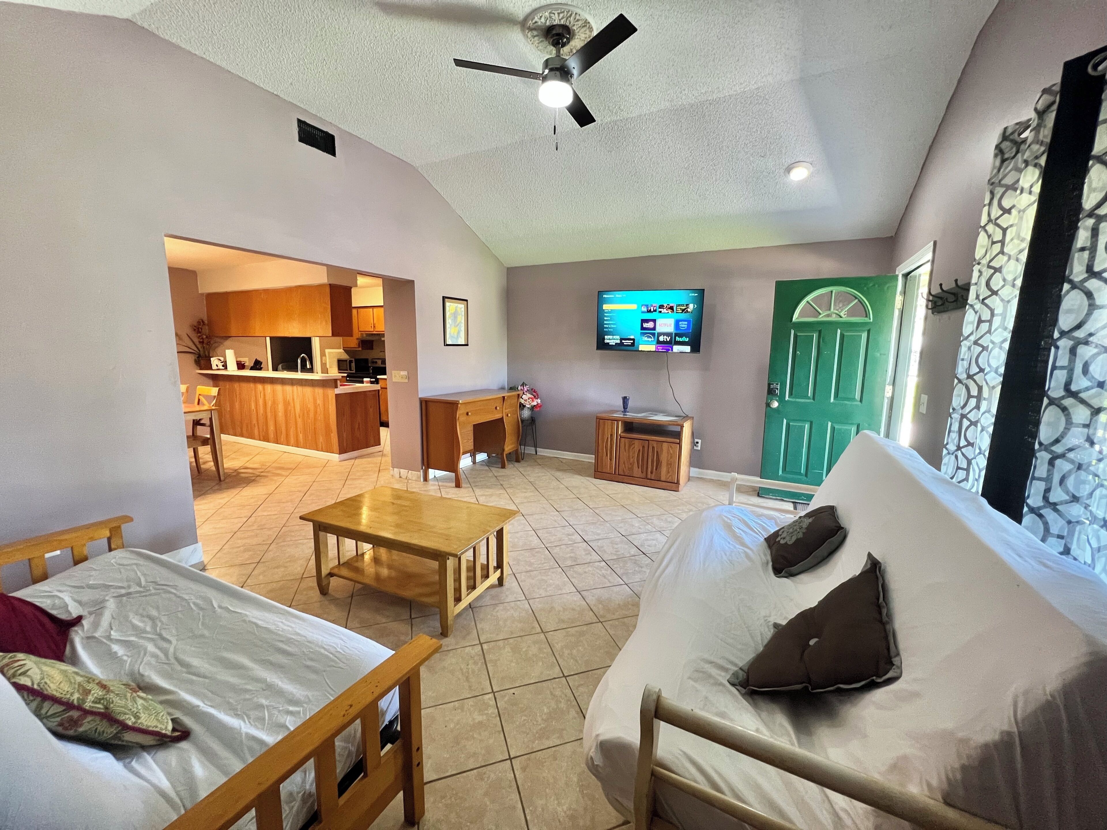 3 bedrooms, iron/ironing board, WiFi, bed sheets