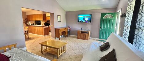 3 bedrooms, iron/ironing board, WiFi, bed sheets