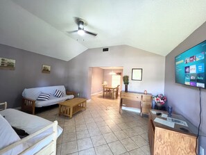 Smart TV, books - Updated to 6 beds.Near I-95,scenic train station.Cumberland.
kingbay.GA. Beaches (Kingsland)