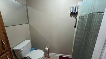 Towels, soap, shampoo, toilet paper