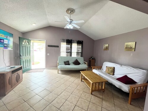 Updated to 6 beds.Near I-95,scenic train station.Cumberland.
kingbay.GA. Beaches