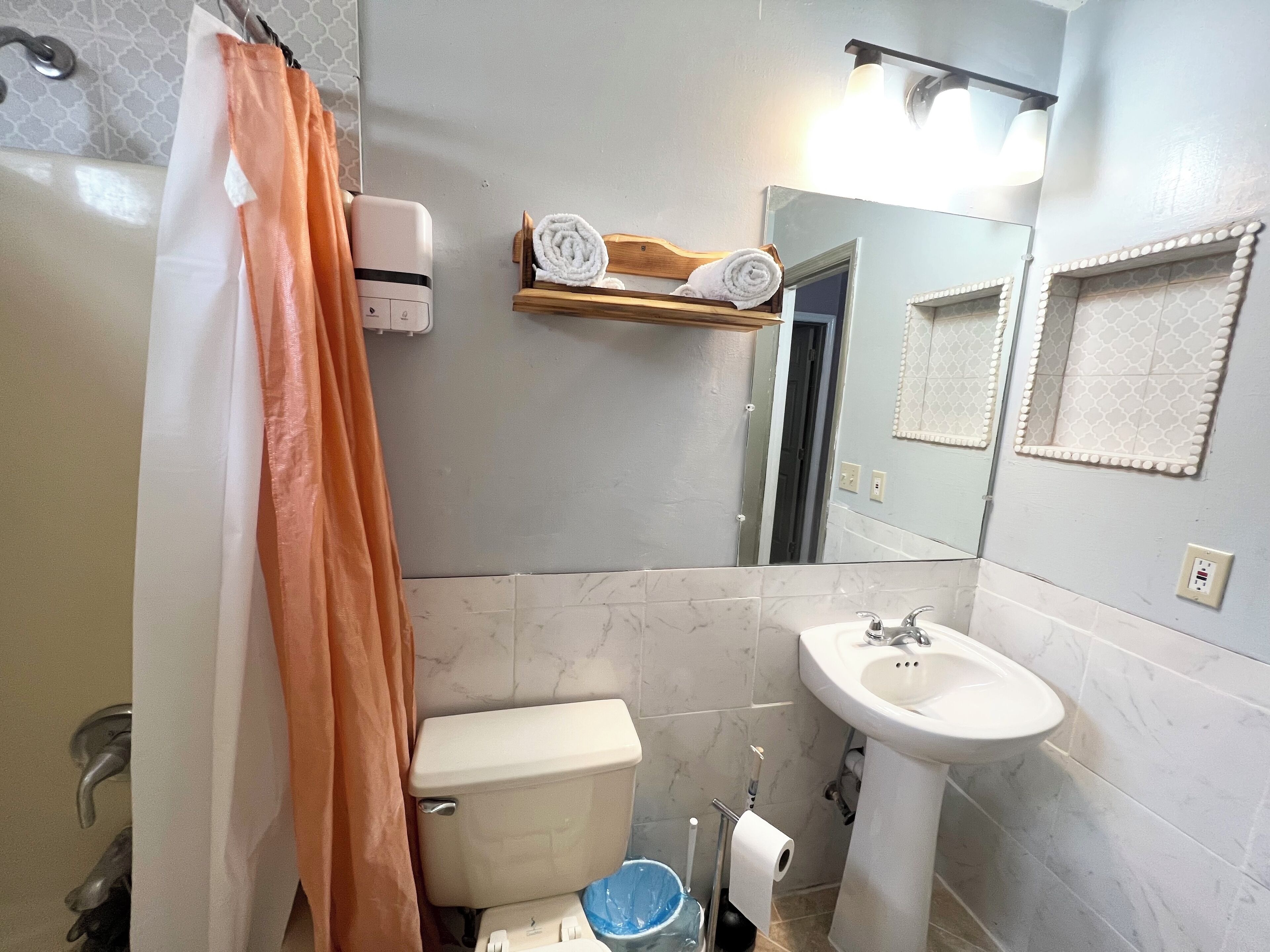 Towels, soap, shampoo, toilet paper