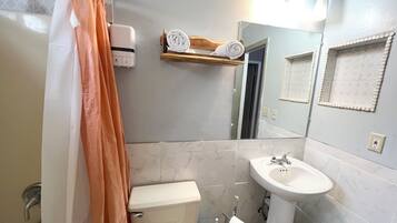 Towels, soap, shampoo, toilet paper