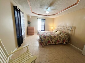 3 habitaciones, tabla de planchar con plancha, wifi y ropa de cama