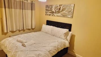 House | 3 bedrooms, desk, soundproofing, iron/ironing board