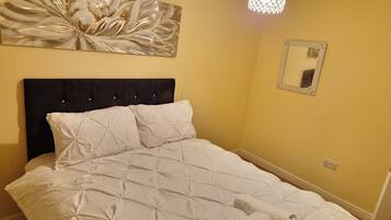 House | 3 bedrooms, desk, soundproofing, iron/ironing board