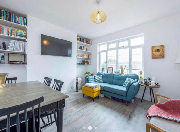 Apartment | Living area - Muswell Hill - 2bedroom - 1bathroom - Cityview (London)