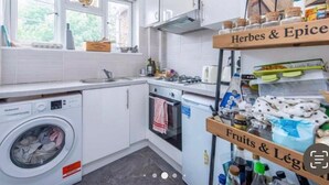 Apartamento | Cozinha privada | Geladeira, fogão, cooktop, chaleira elétrica