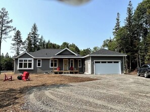 Exterior - Brand New spacious & beautiful cottage in Northern Lights - Huntsville, Muskoka (Lake of bays)