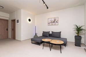 Classic Apartment, City View | Living area