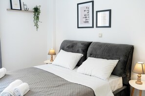Comfort appartement, uitzicht op zee | 1 slaapkamer, geluiddichte muren, een strijkplank/strijkijzer