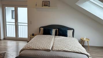 4 bedrooms, iron/ironing board, WiFi, bed sheets