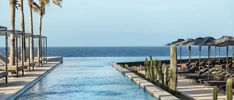 3 piscines extérieures
