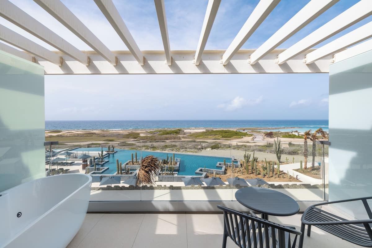 Preferred Club Junior Suite Superior Ocean View King | Strand-/havudsigt