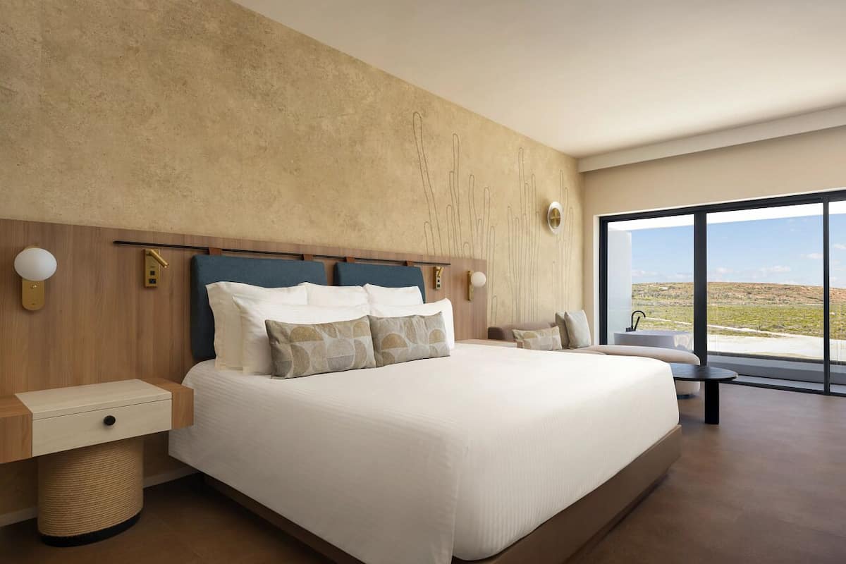 Preferred Club Junior Suite King | 1 bedroom, free minibar, in-room safe, blackout curtains