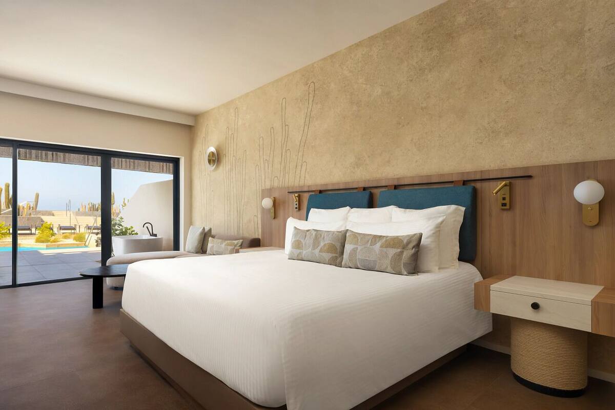 Preferred Club Junior Suite Private Pool King | 1 bedroom, free minibar, in-room safe, blackout curtains