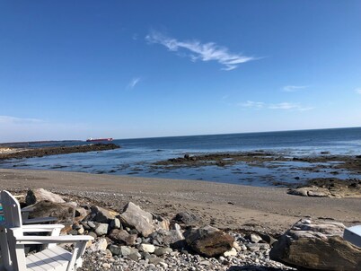 Oceanfront 1-bedroom condo with Deck Views in Rye