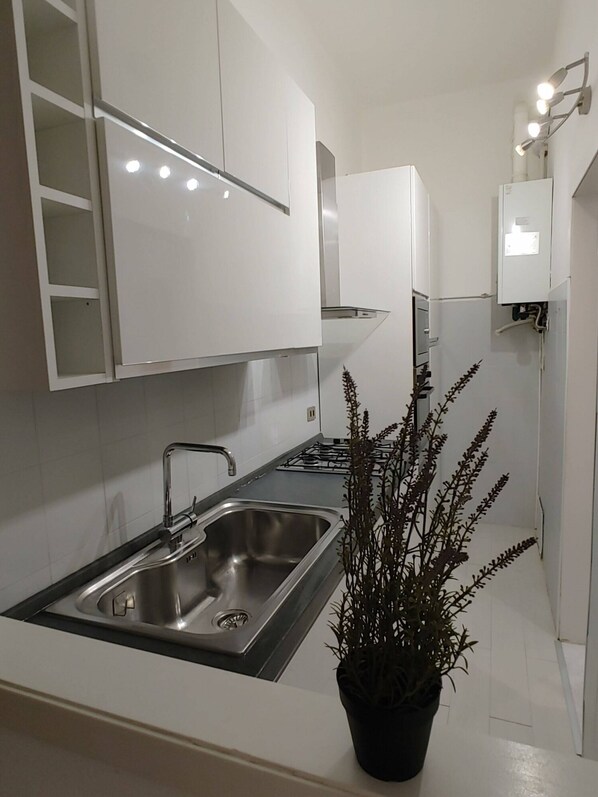 Frigorifero, microonde, forno, lavastoviglie