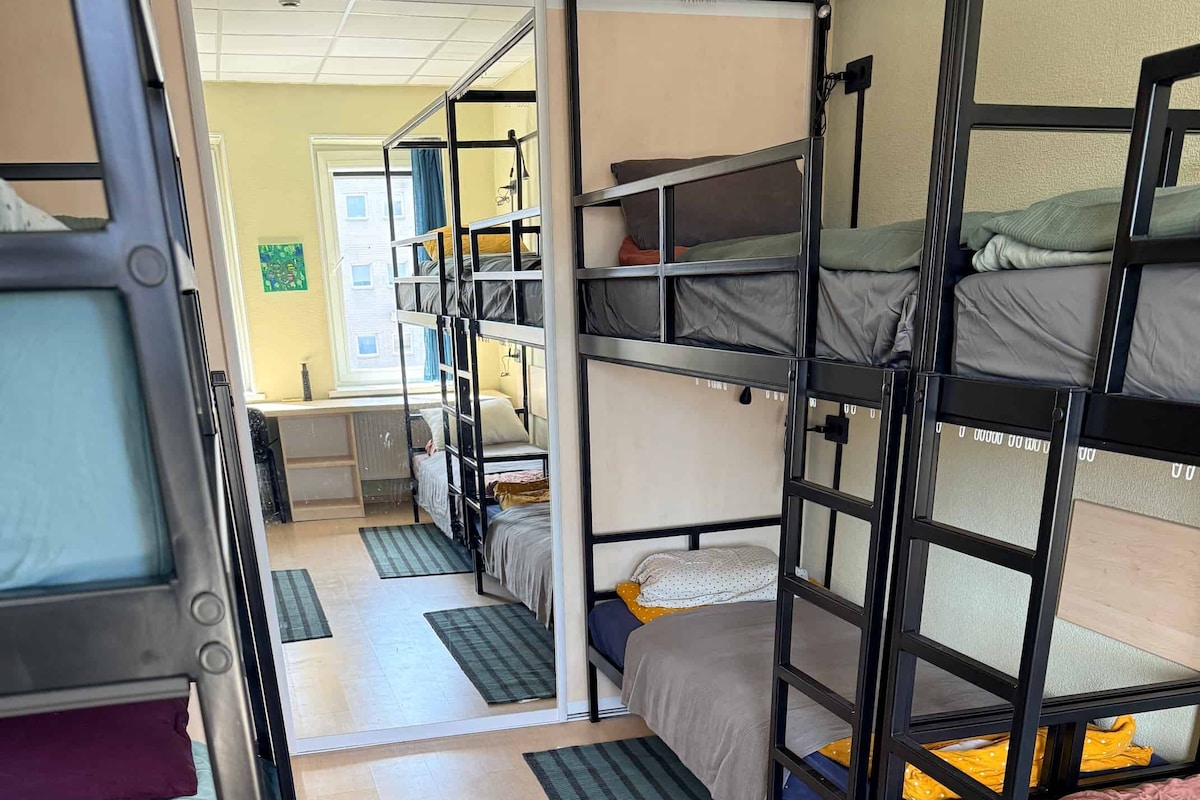 Desk, laptop workspace, WiFi (free), bed sheets