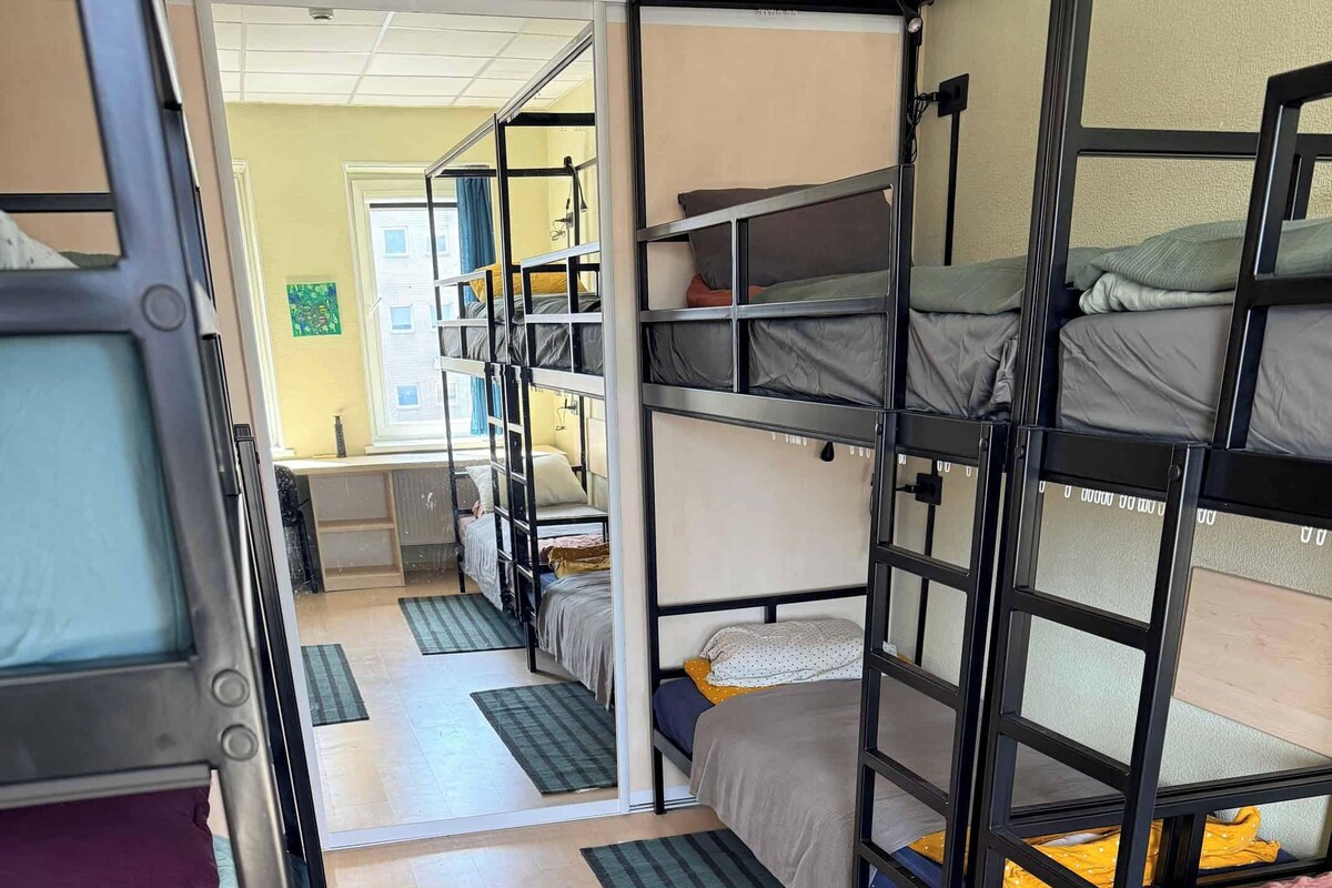 Desk, laptop workspace, WiFi (free), bed sheets