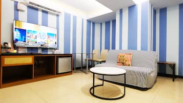 ํจ๋ฐ๋ฆฌ๋ฃธ, ์ฐฝ๋ฌธ ์์ | ๋ฌด๋ฃ WiFi