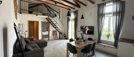 Panoramic Apartment, 2 Bedrooms, Sea View | Living area