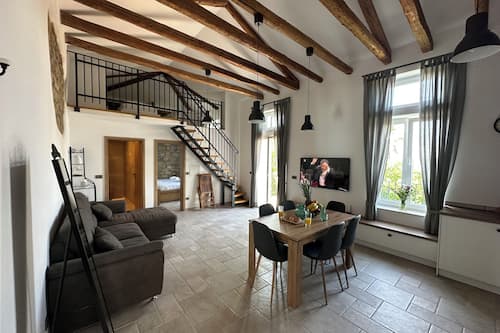 Panoraamahuoneisto, 2 makuuhuonetta, merinäköala | Oleskelualue | Taulutelevisio