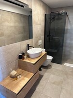 Panoramic Apartment, 2 Bedrooms, Sea View | Bathroom