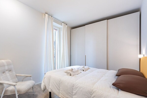 2 bedrooms, iron/ironing board, free WiFi, bed sheets - Casa Pertinace - Two Bedroom Apartment, Sleeps 3 (Alba)